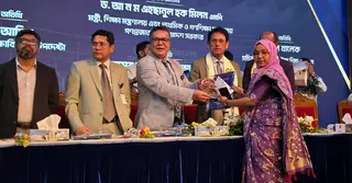 ভাইস-চ্যান্সেলর অ্যাওয়ার্ড পেলেন মানিকগঞ্জের শিক্ষার্থী